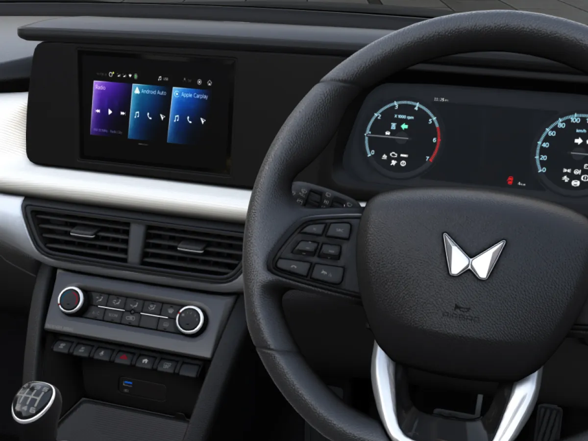 Mahindra XUV 700 MX E Petrol